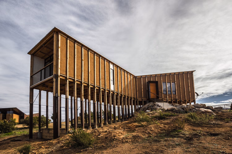 ¿Cómo se llaman las casas construidas sobre pilotes?