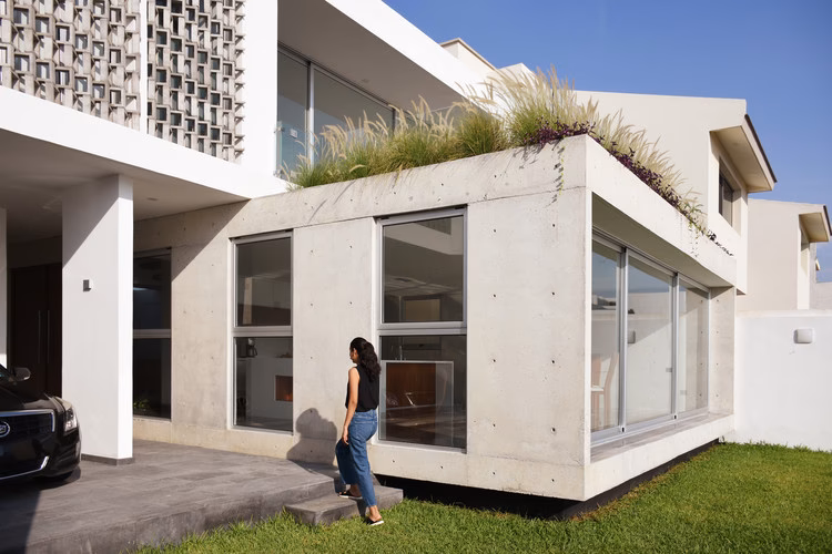 ¿Cuánto tiempo se tarda en construir una casa blanca?