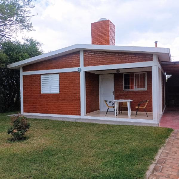 ¿Qué cantidad de habitantes tiene Villa Dolores, Córdoba?