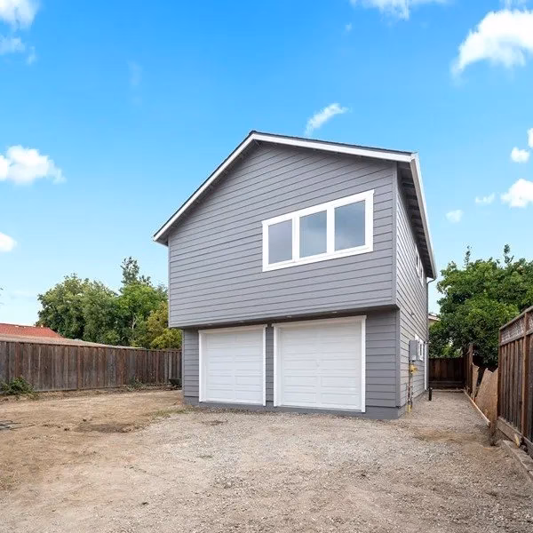 ¿Cómo se llama una casa encima de un garaje?