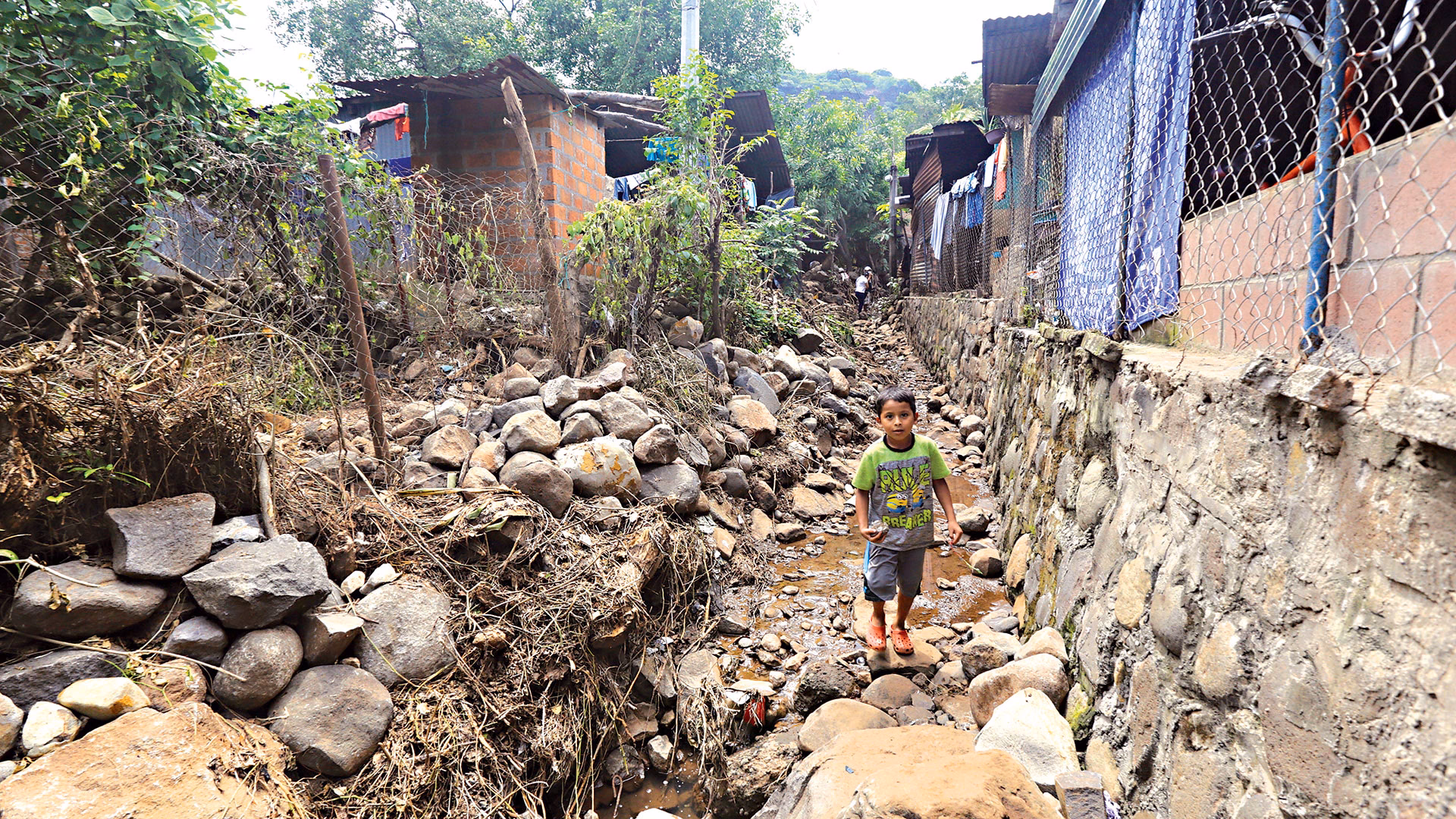 ¿Qué pasa si construimos una vivienda cerca de una montaña o un río?