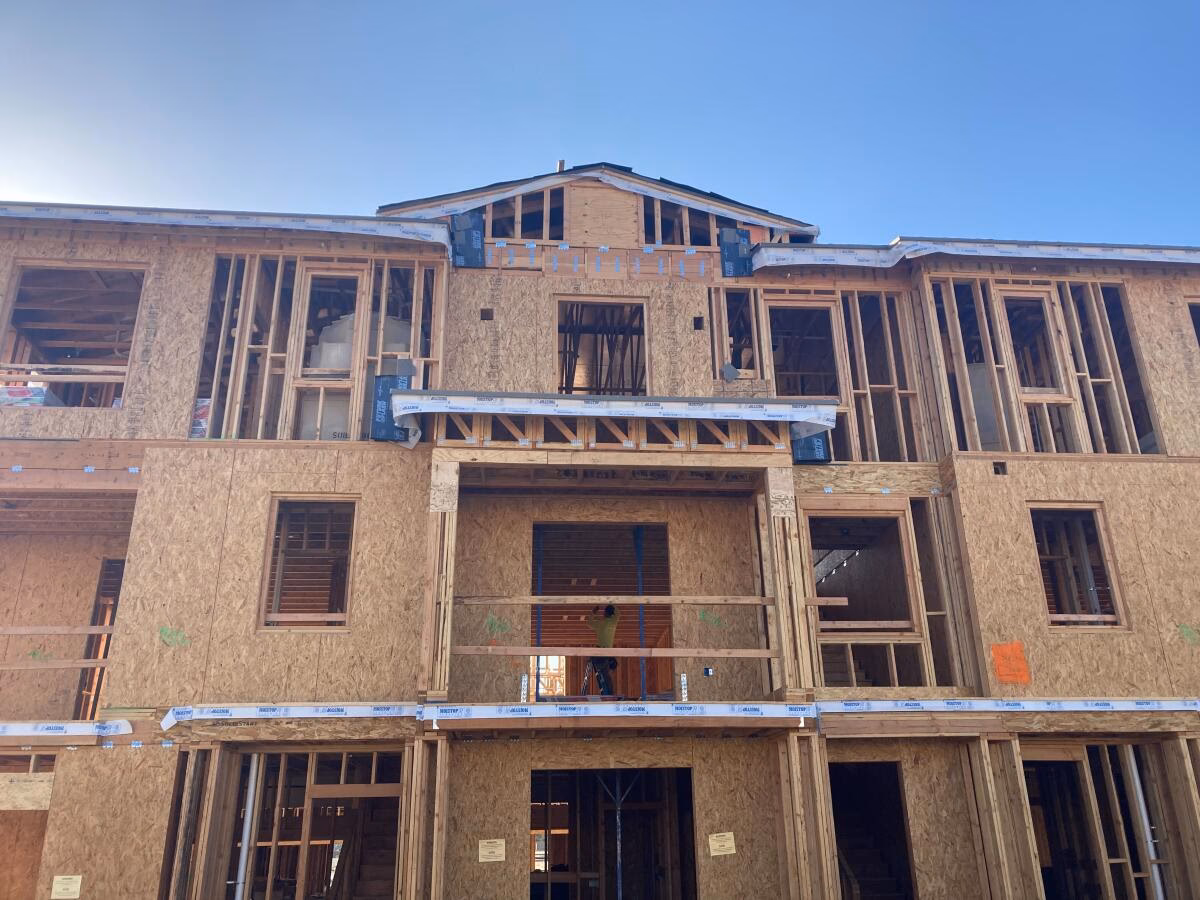 ¿Cómo se les llama a los que reparan casas?