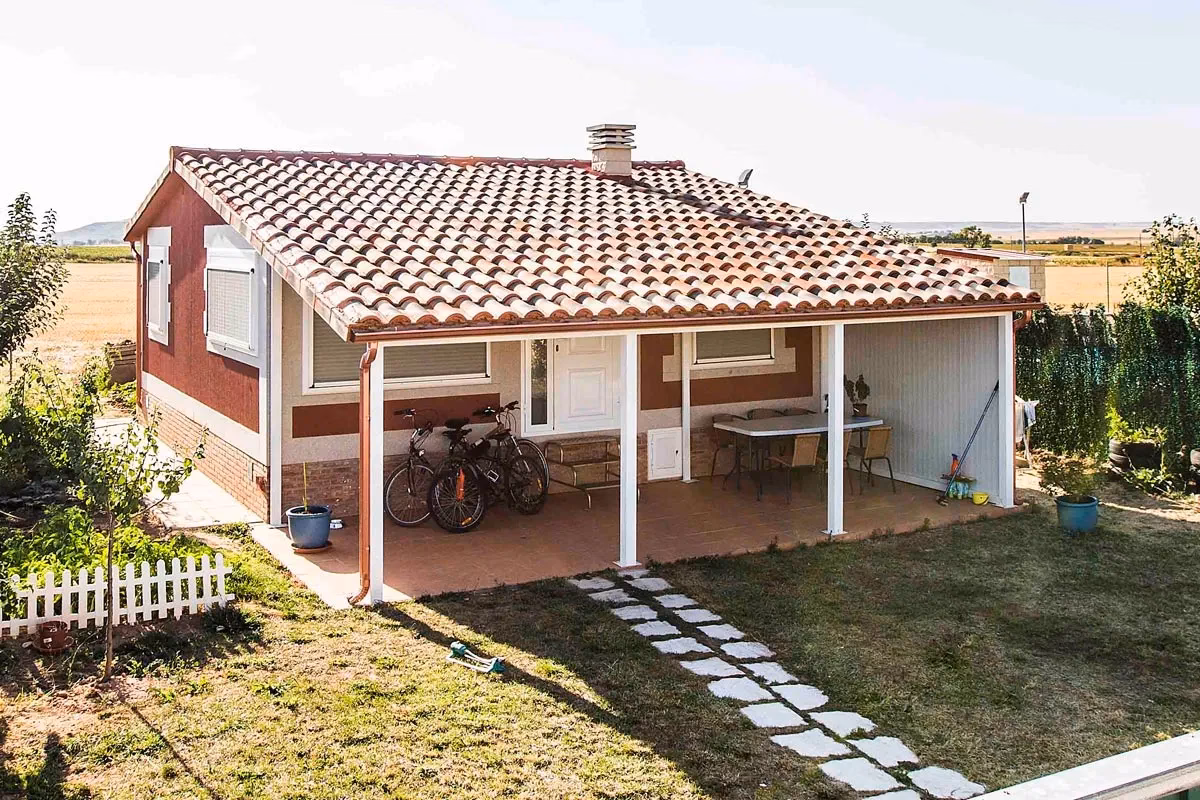 ¿Qué pasa si construyo una casa en suelo rústico?