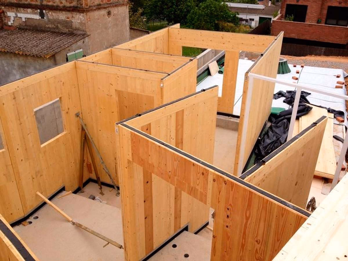 ¿Qué tipo de madera es mejor para enmarcar una casa?