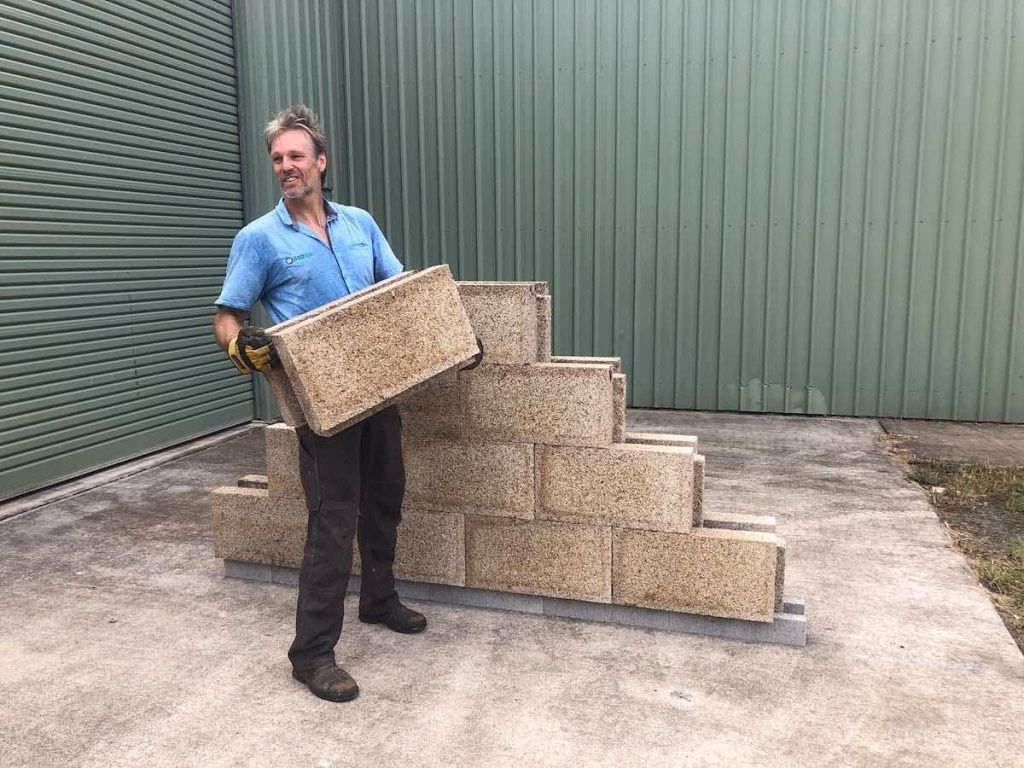 ¿Cuántos ladrillos necesito para hacer una habitación de 4x4?