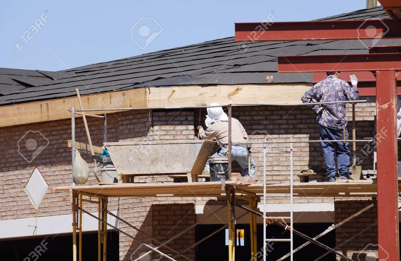 ¿Cómo se llama a una persona que trabaja en una obra en construcción?