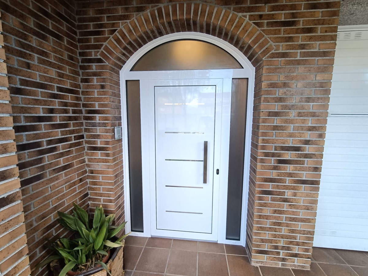 ¿Qué es más barato, puertas de madera o aluminio?