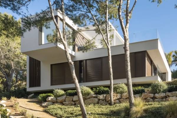¿Es posible asegurar una casa en terreno rústico?