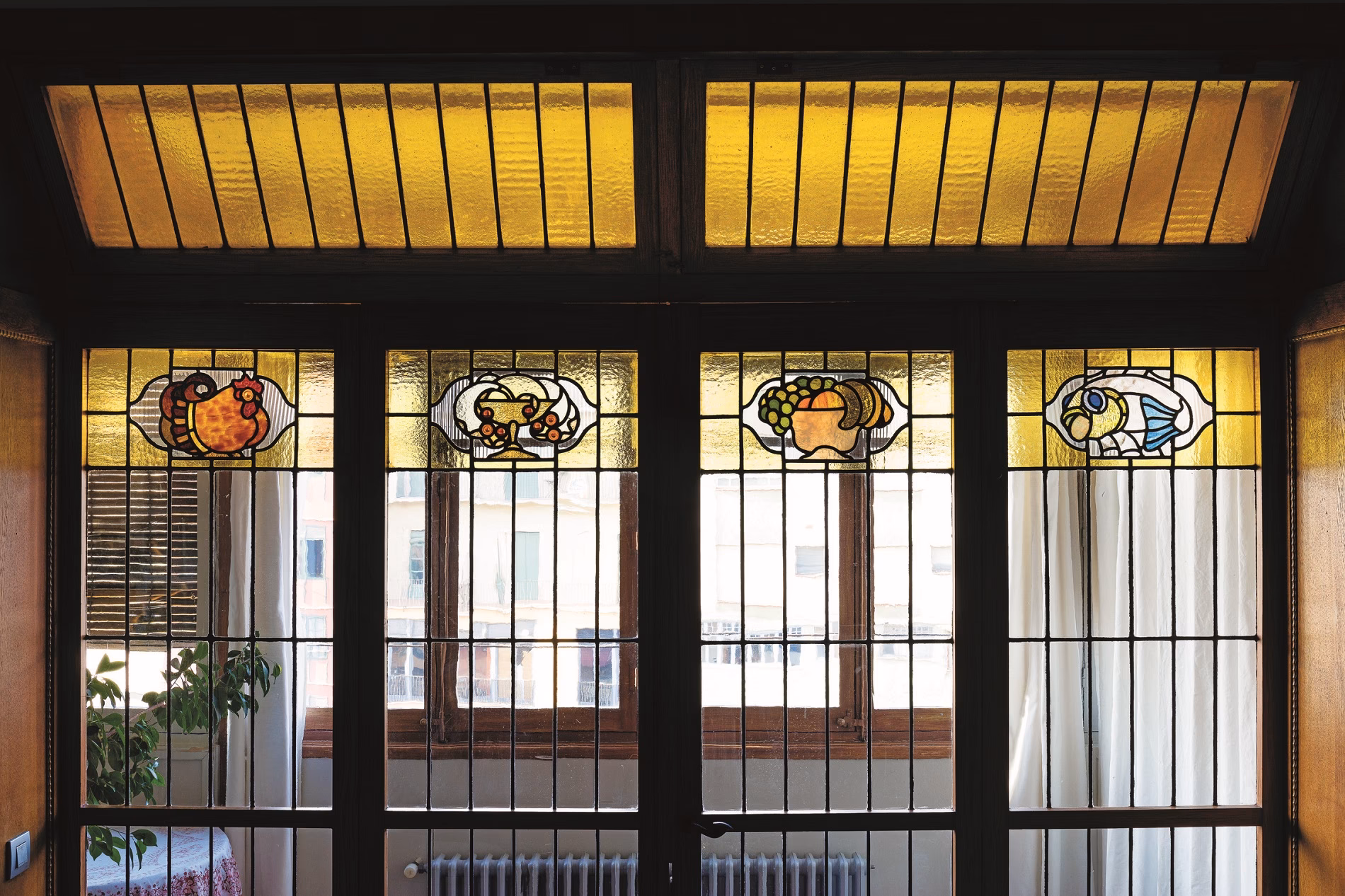 ¿Cómo se llaman los vidrios que van en la pared?